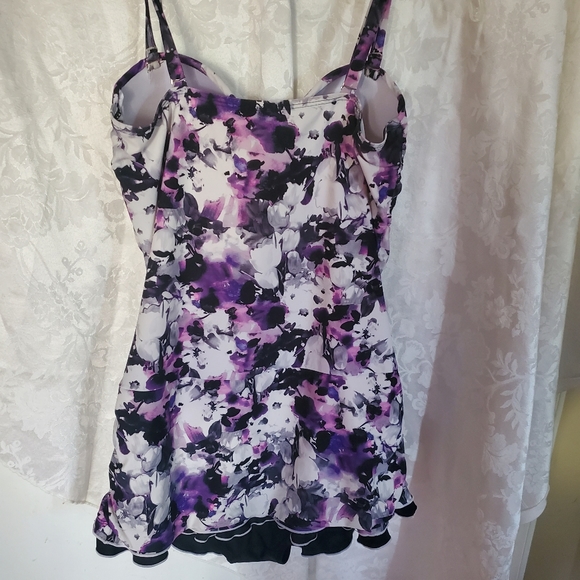 🩱Floral One Piece Swimsuit 🩱 - Picture 5 of 8